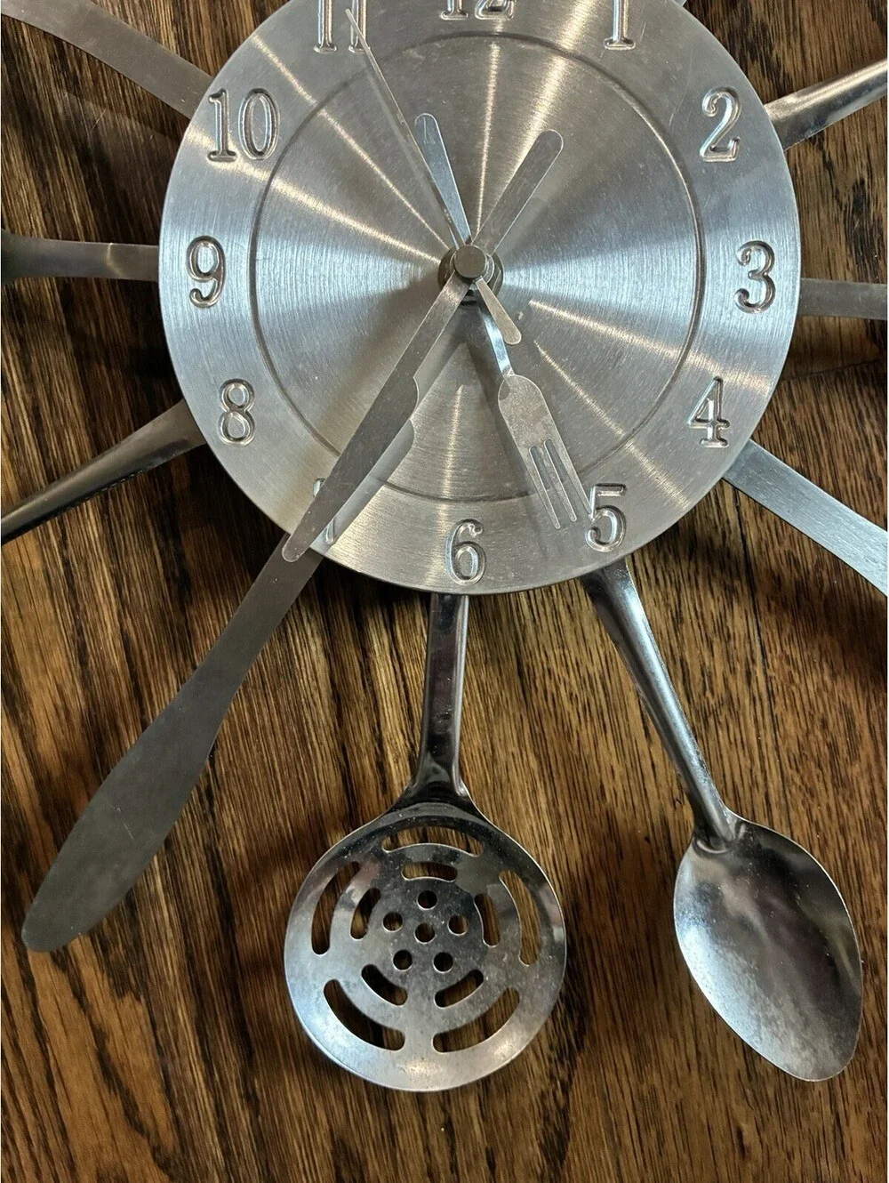 Kitchen Cutlery Wall Clock Silver Metal Utensil Spoons Forks Knives Quartz